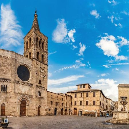 Alloggio Flaminia Con Parcheggio Di Proprieta! Bevagna Luaran gambar